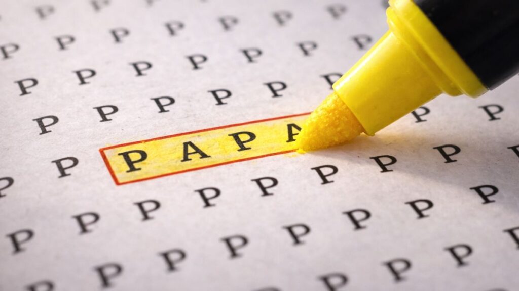 Wortsuchrätsel mit markiertem Wort PAPA als Konzentrationstraining und Fokus Übung